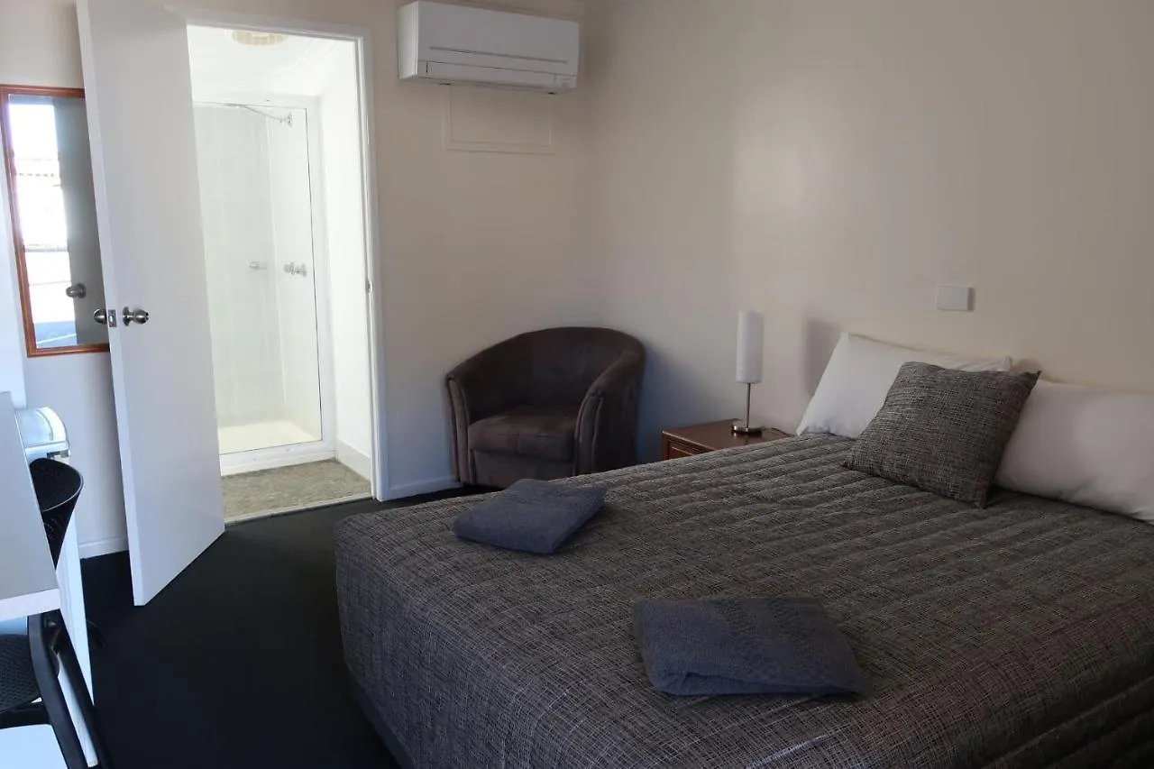 Charleville Waltzing Matilda Motor Inn 3*,
